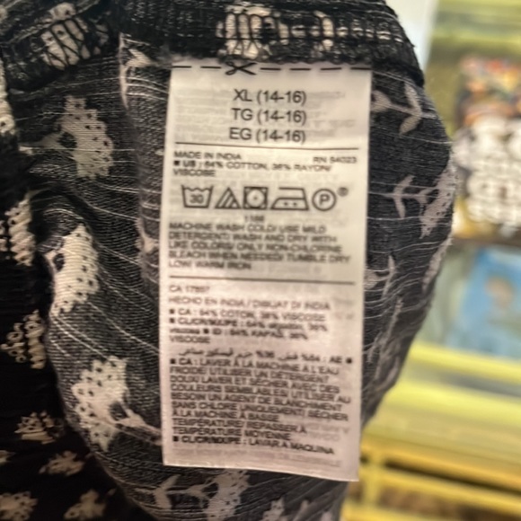 Old Navy Girls Shorts size XL 14-16 floral block print fabric. Like new - Picture 6 of 10